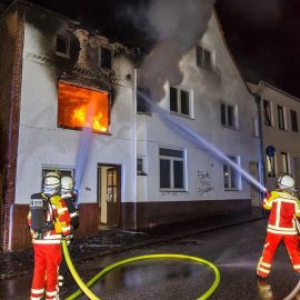 Wohnhaus brennt in Itzehoer Innenstadt Wohnhaus brennt in Itzehoer Innenstadt