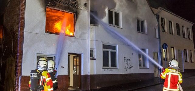 Wohnhaus brennt in Itzehoer Innenstadt