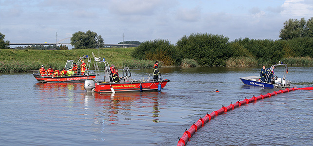 Ölwehrübung im Itzehoer Hafen