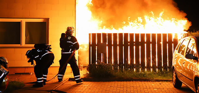 Brandserie hält Itzehoer Feuerwehr in Atem