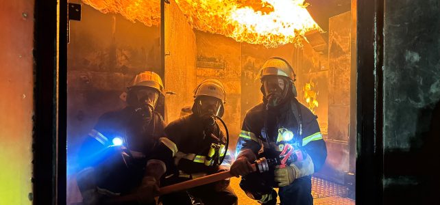 Training im Bereich Innenbrandbekämpfung