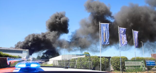 Starke Rauchentwicklung durch Feuer auf Wertstoffhof