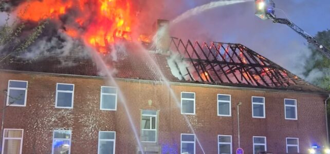 Dachstuhlbrand – Überörtliche Löschhilfe in Hohenlockstedt